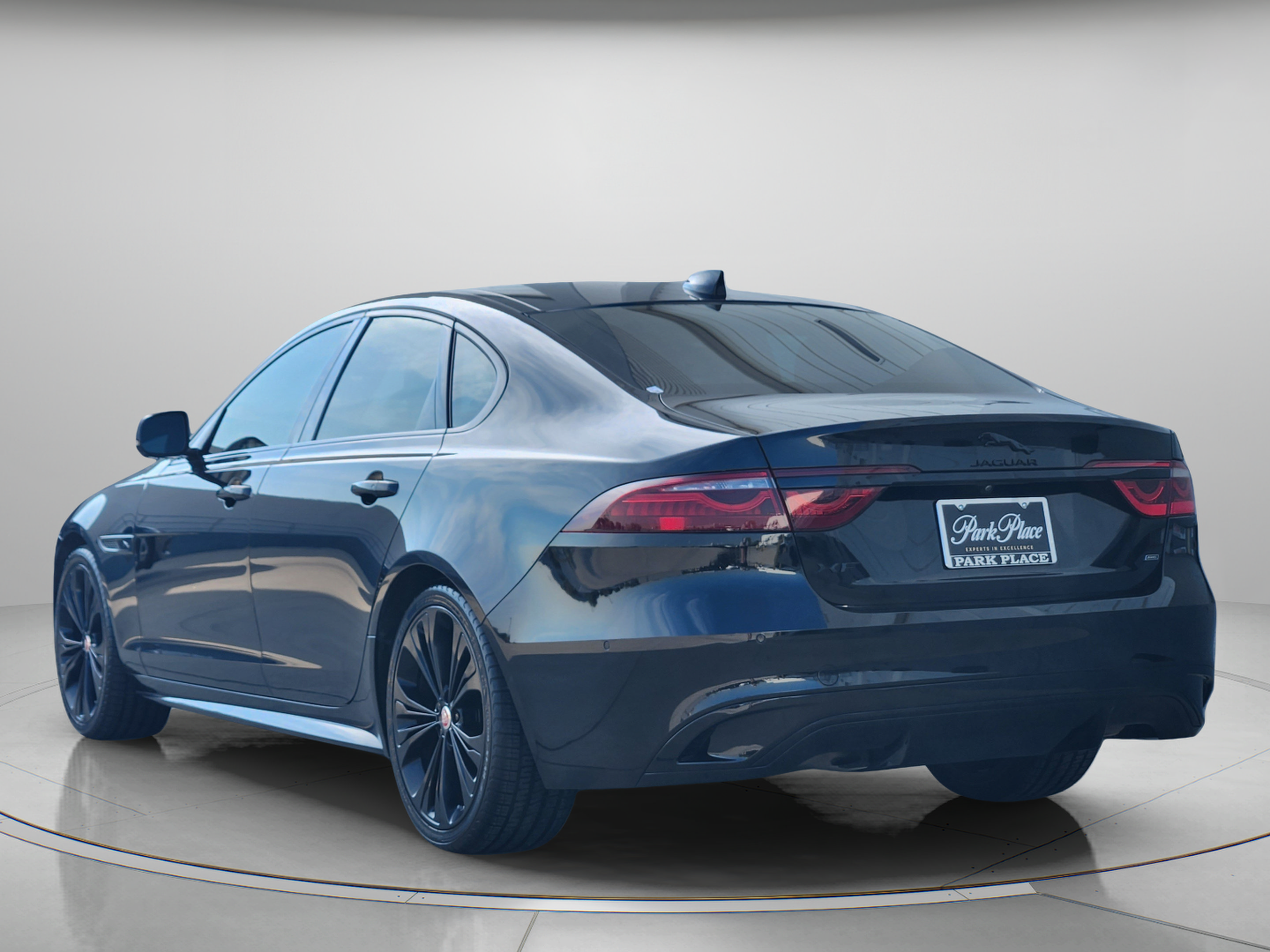 Used 2021 Jaguar XF R-Dynamic SE AWD/4WD image 3