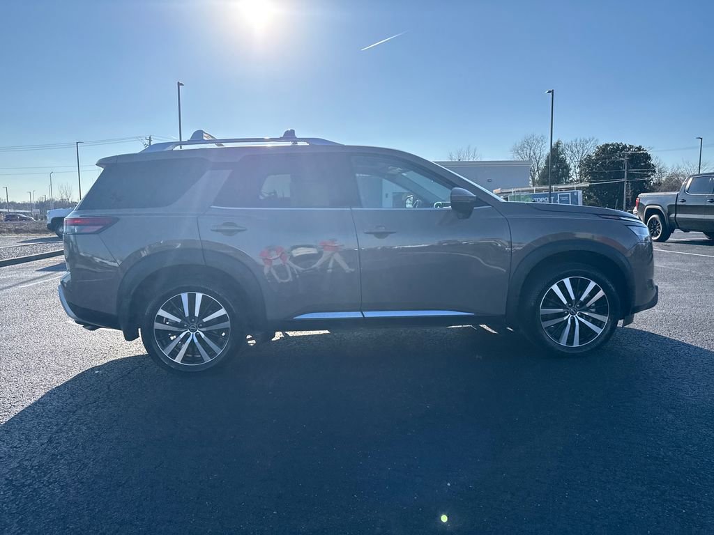 Used 2024 Nissan Pathfinder Platinum w/ Cargo Package AWD/4WD image 7