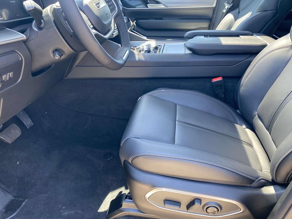 New 2026 Jeep Grand Wagoneer L Limited w/ Premium Group II AWD/4WD image 14