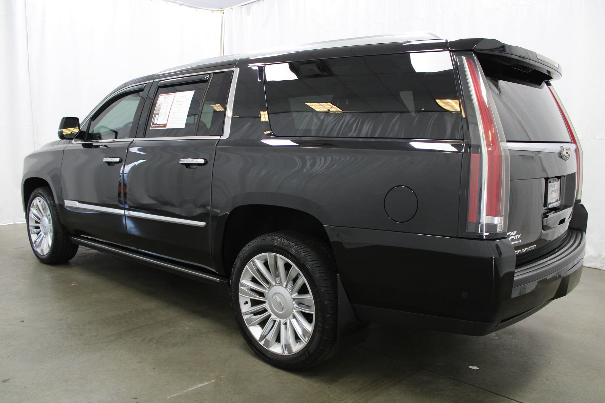 Used 2020 Cadillac Escalade ESV Platinum AWD/4WD image 8