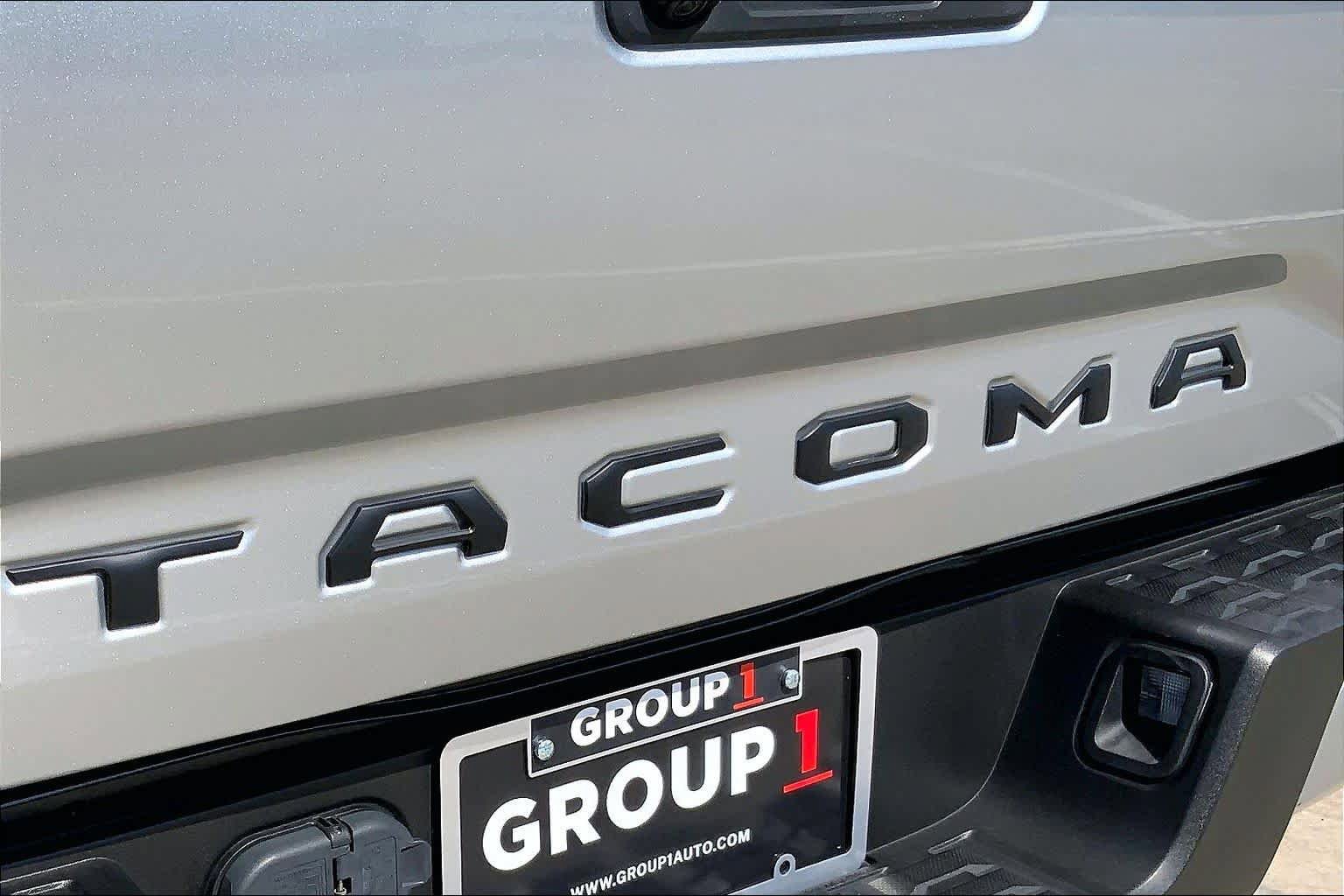 Used 2022 Toyota Tacoma SR5 w/ Technology Package RWD image 32