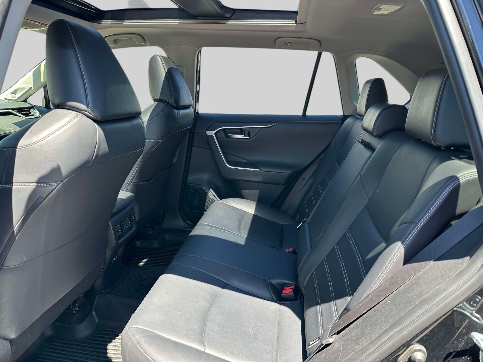 Used 2019 Toyota RAV4 Limited w/ Advanced Technology Package AWD/4WD image 11