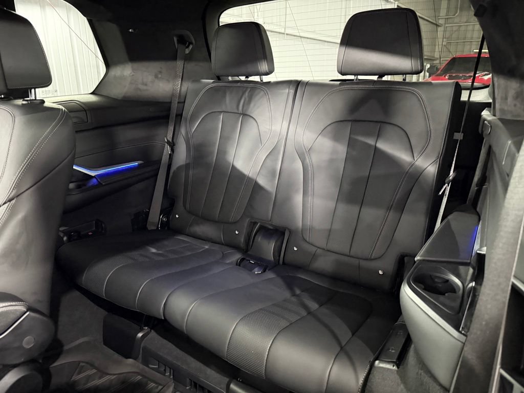 Used 2022 BMW X7 xDrive40i w/ M Sport Package AWD/4WD image 25