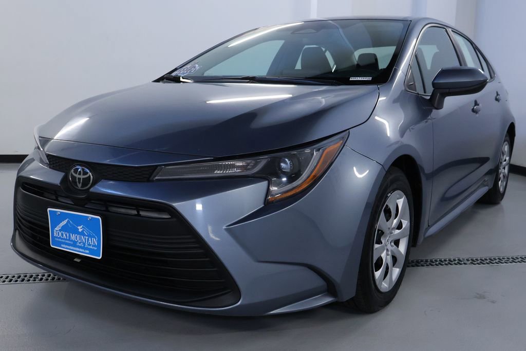 Used 2023 Toyota Corolla LE image 3