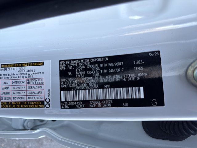 Used 2025 Toyota 4Runner SR5 AWD/4WD image 29