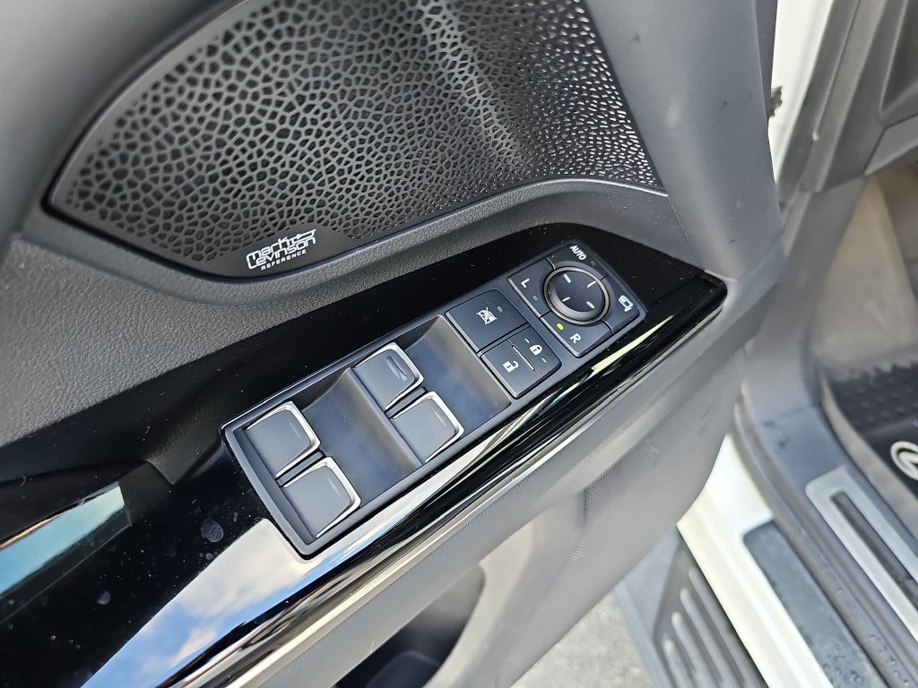 Used 2023 Lexus LX 600 4WD w/ Appearance Package image 18