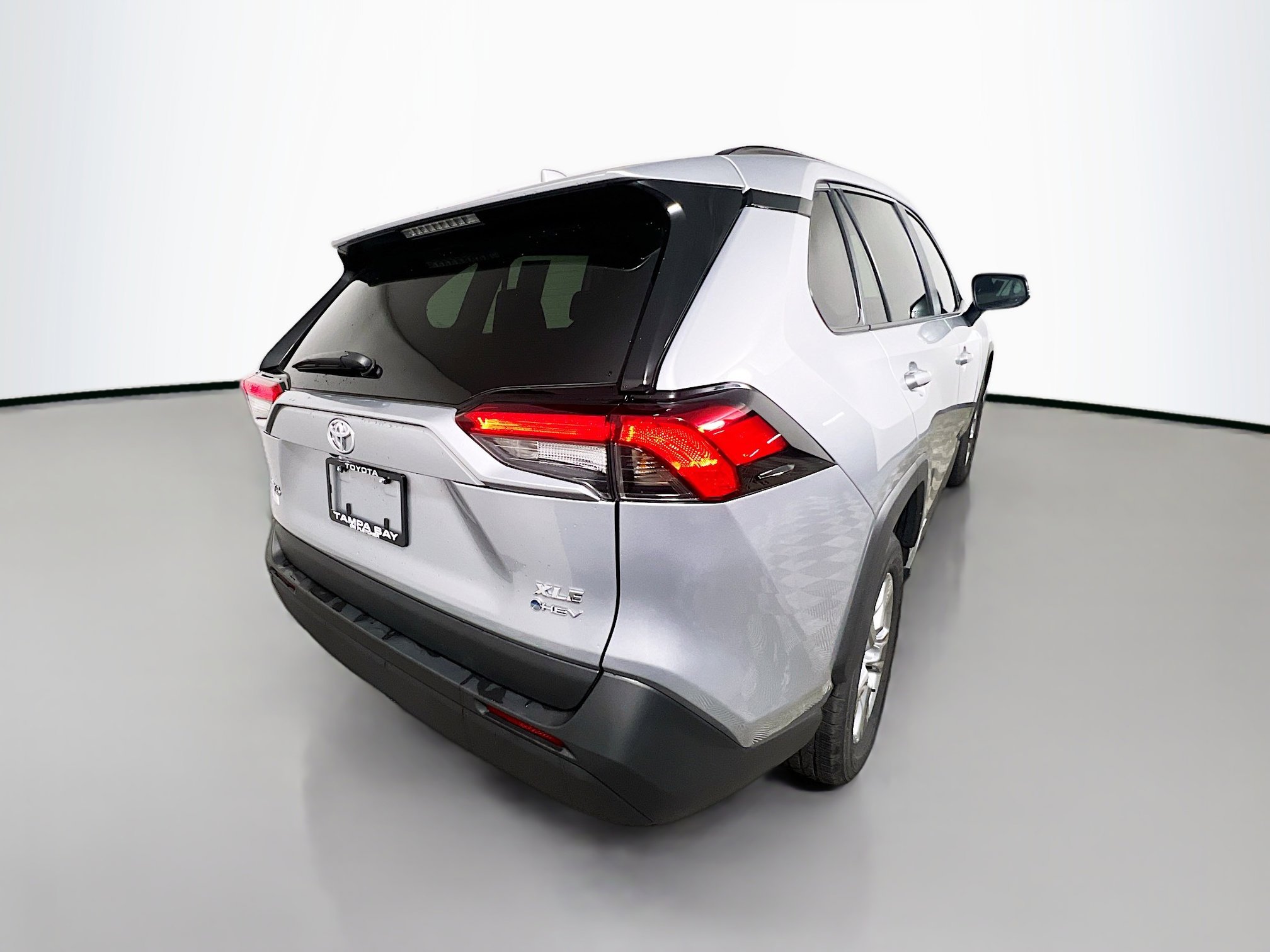Used 2025 Toyota RAV4 XLE AWD/4WD image 4