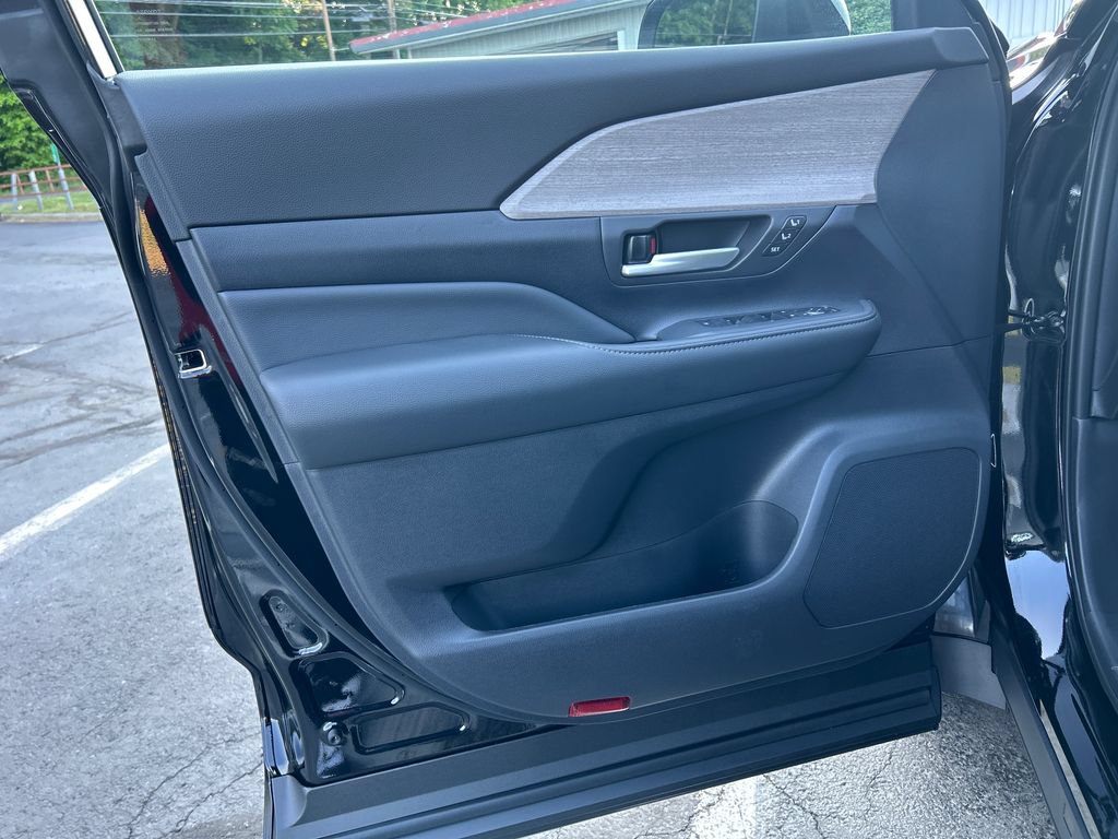 Certified 2026 Toyota Grand Highlander AWD image 18