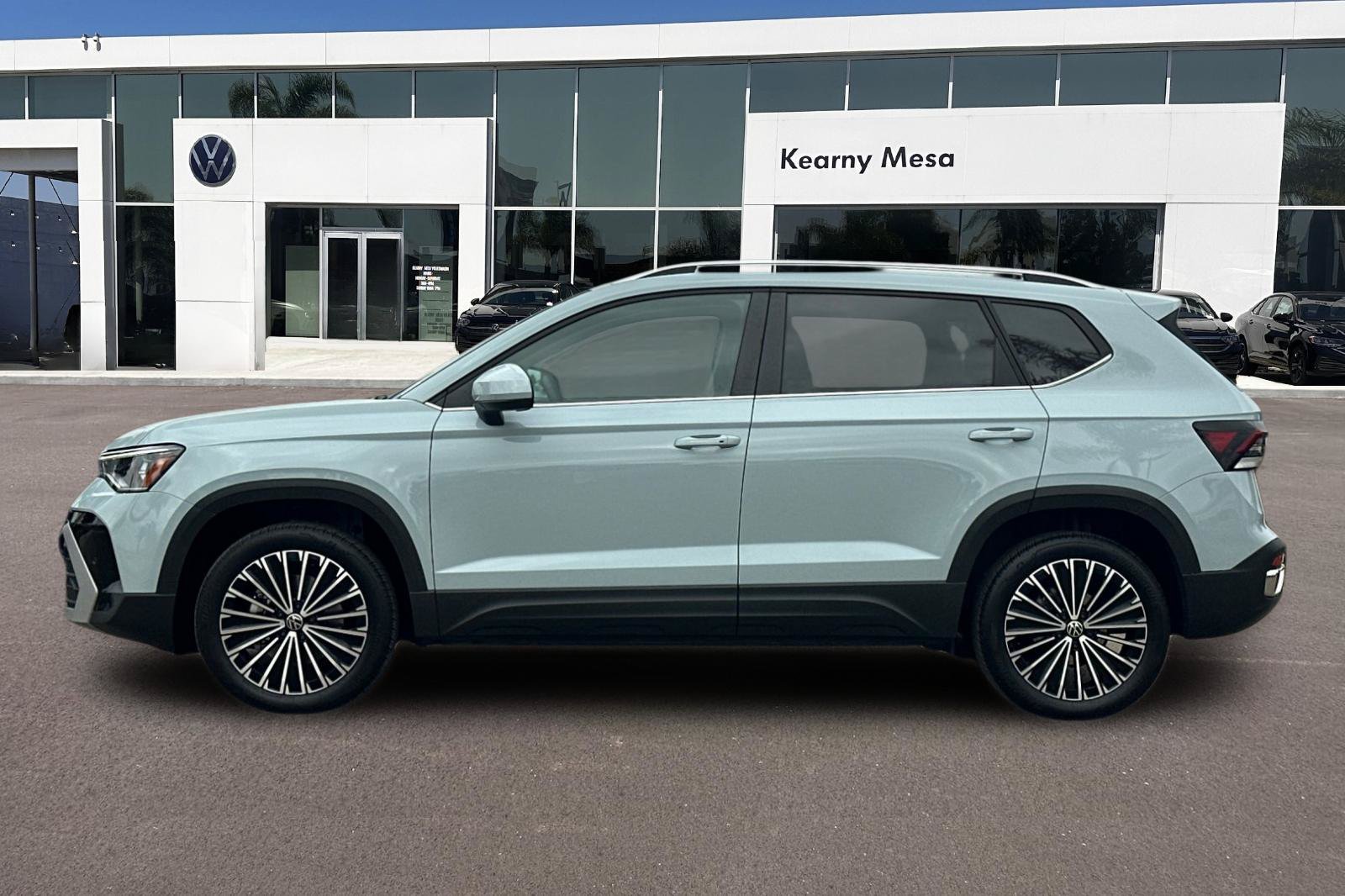 Used 2025 Volkswagen Taos SE FWD image 7
