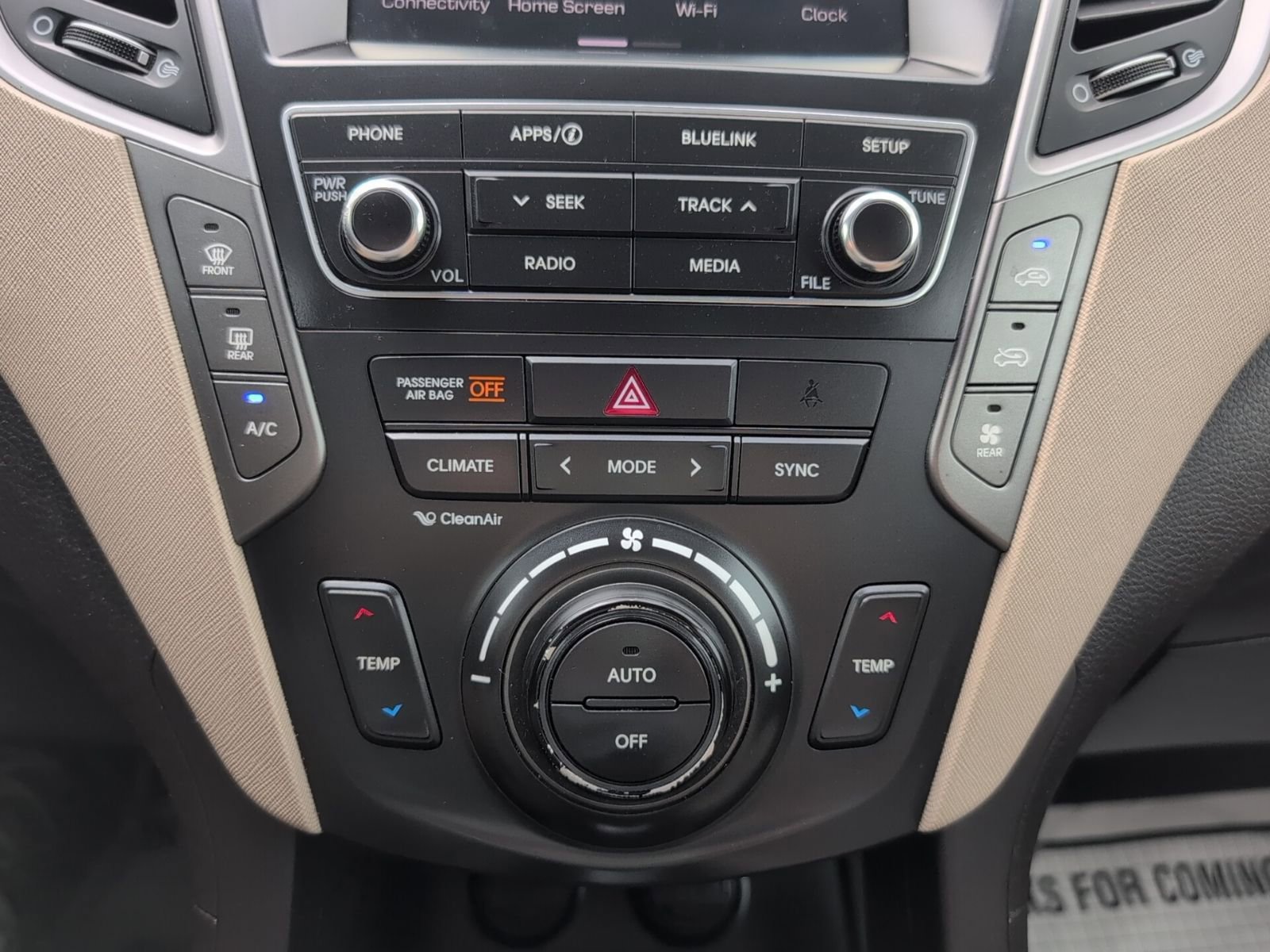 Used 2017 Hyundai Santa Fe SE image 24