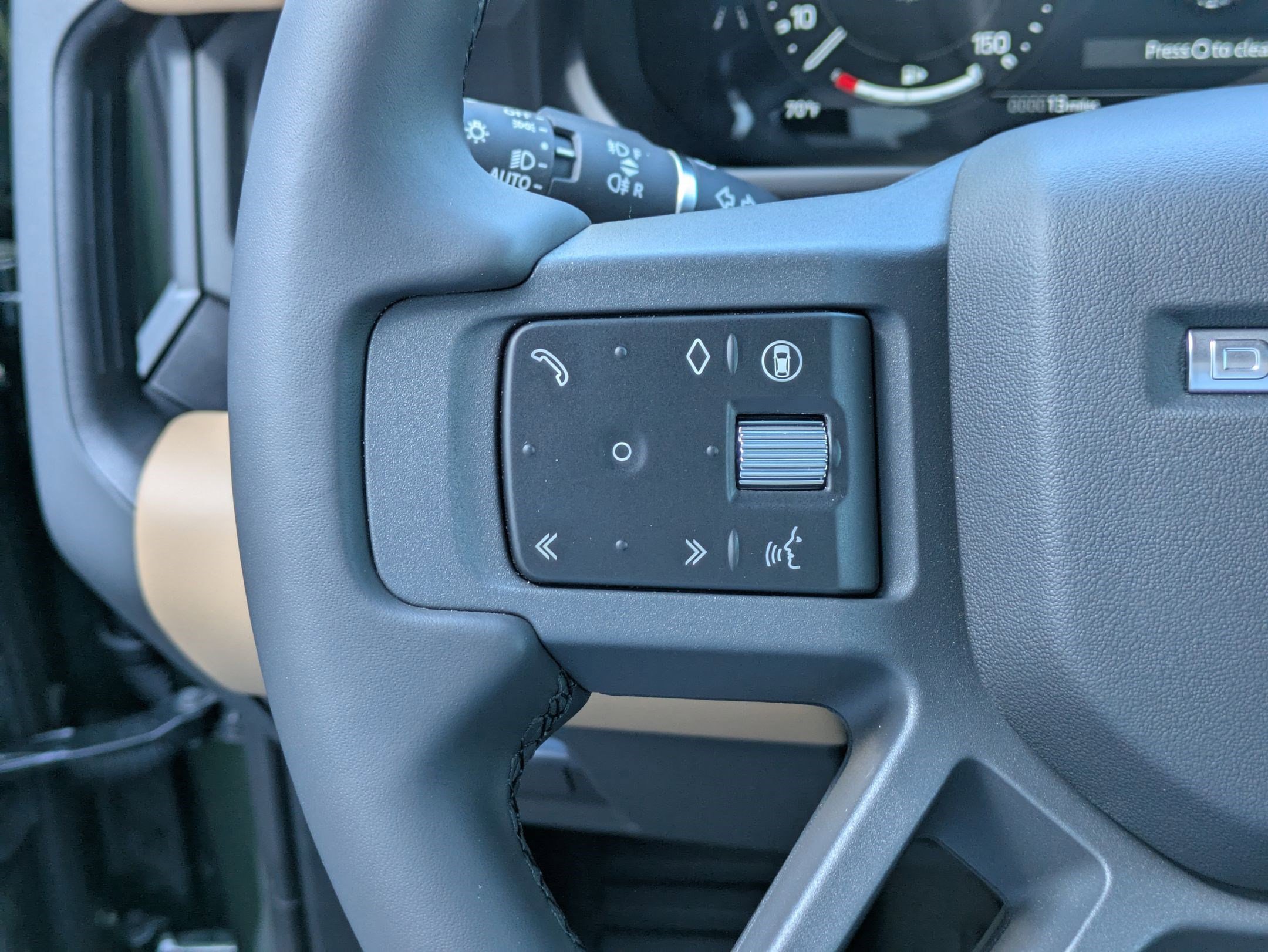 New 2026 Land Rover Defender 110 X-Dynamic SE AWD/4WD image 17