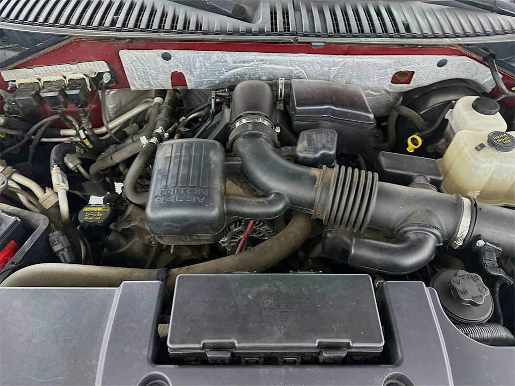 Used 2013 Ford Expedition XLT image 30