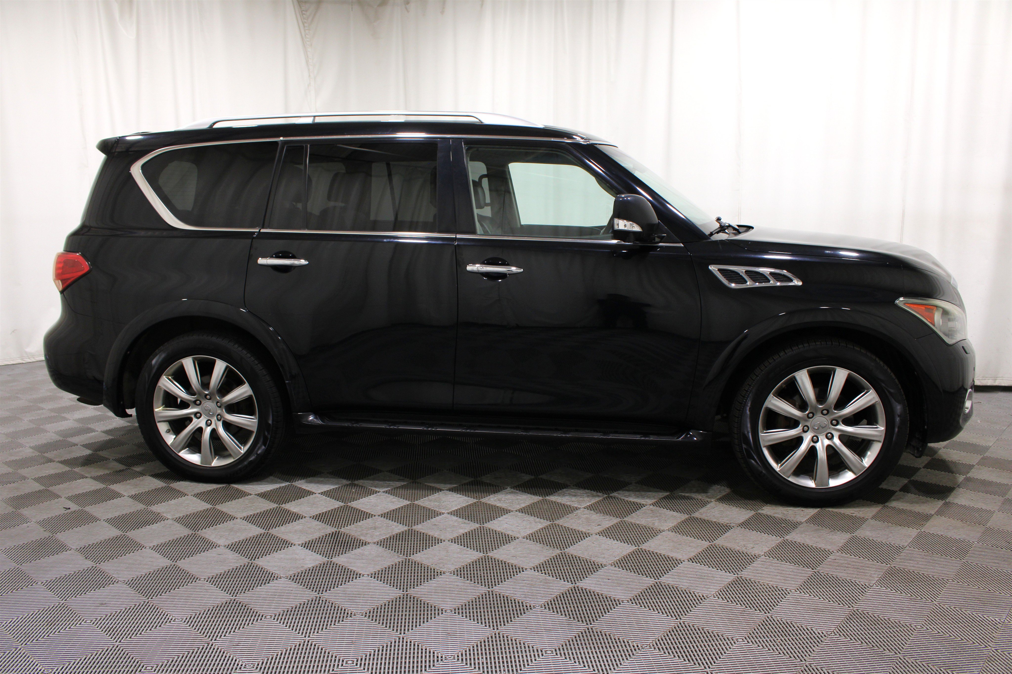 Used 2011 INFINITI QX56 4WD w/ Deluxe Touring Pkg image 34