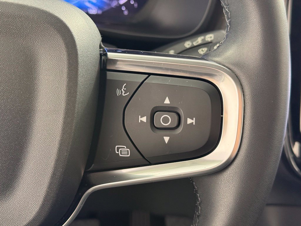 Certified 2023 Volvo XC40 B5 Ultimate w/ Protection Package Premier AWD/4WD image 31