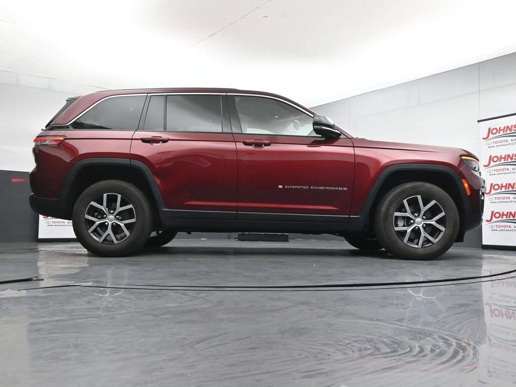 Used 2023 Jeep Grand Cherokee Limited AWD/4WD image 34