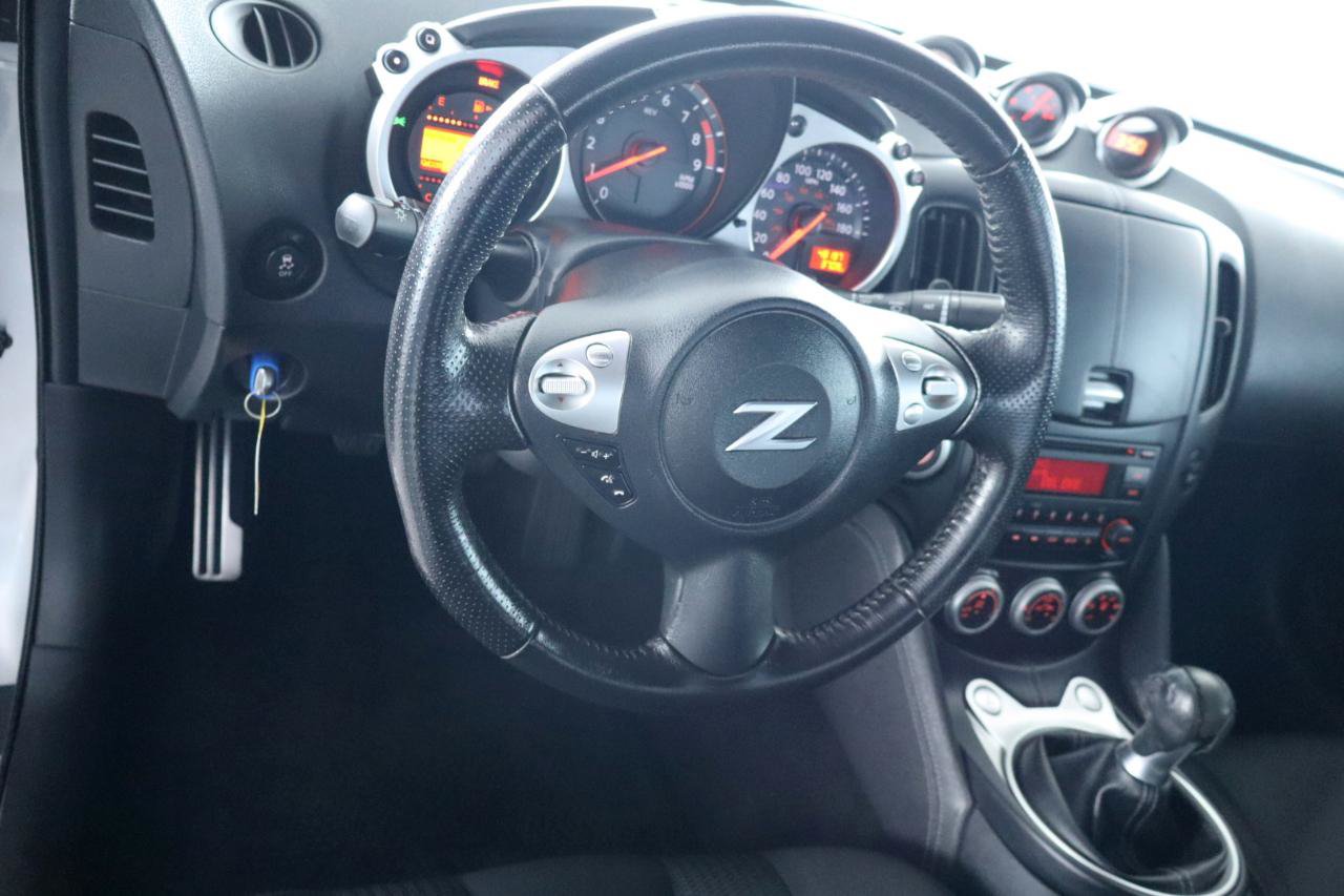 Used 2019 Nissan 370Z Coupe RWD image 17