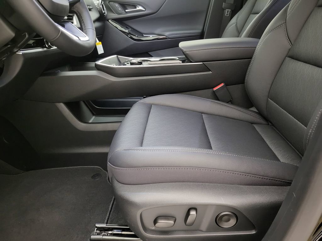 New 2026 Chevrolet Equinox LT w/ Convenience Package II image 3