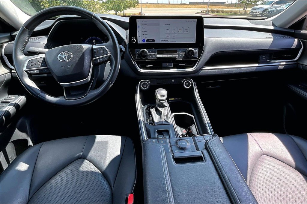 Used 2024 Toyota Grand Highlander AWD image 17