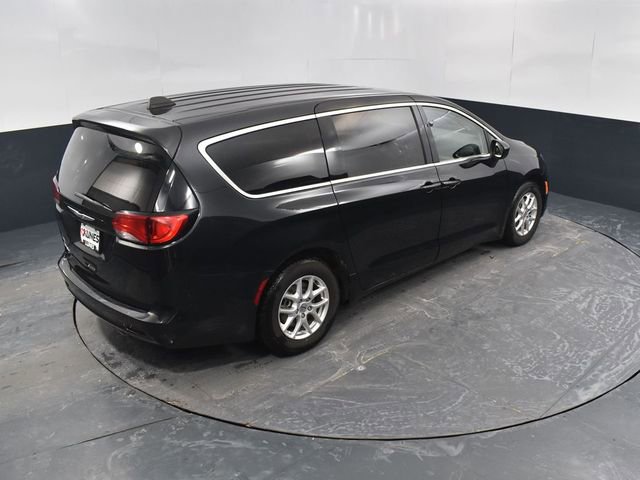 Used 2023 Chrysler Voyager LX image 47