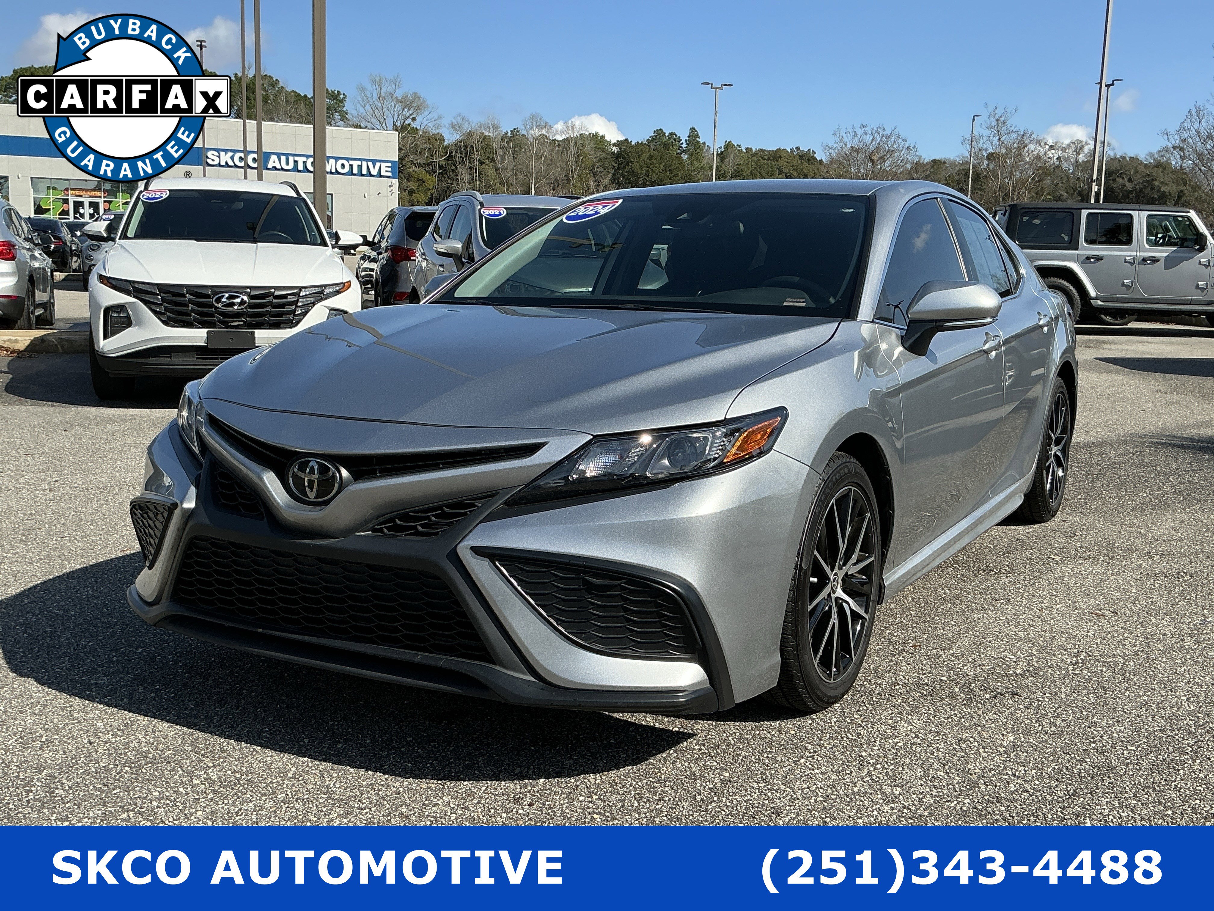 Used 2024 Toyota Camry SE image 1