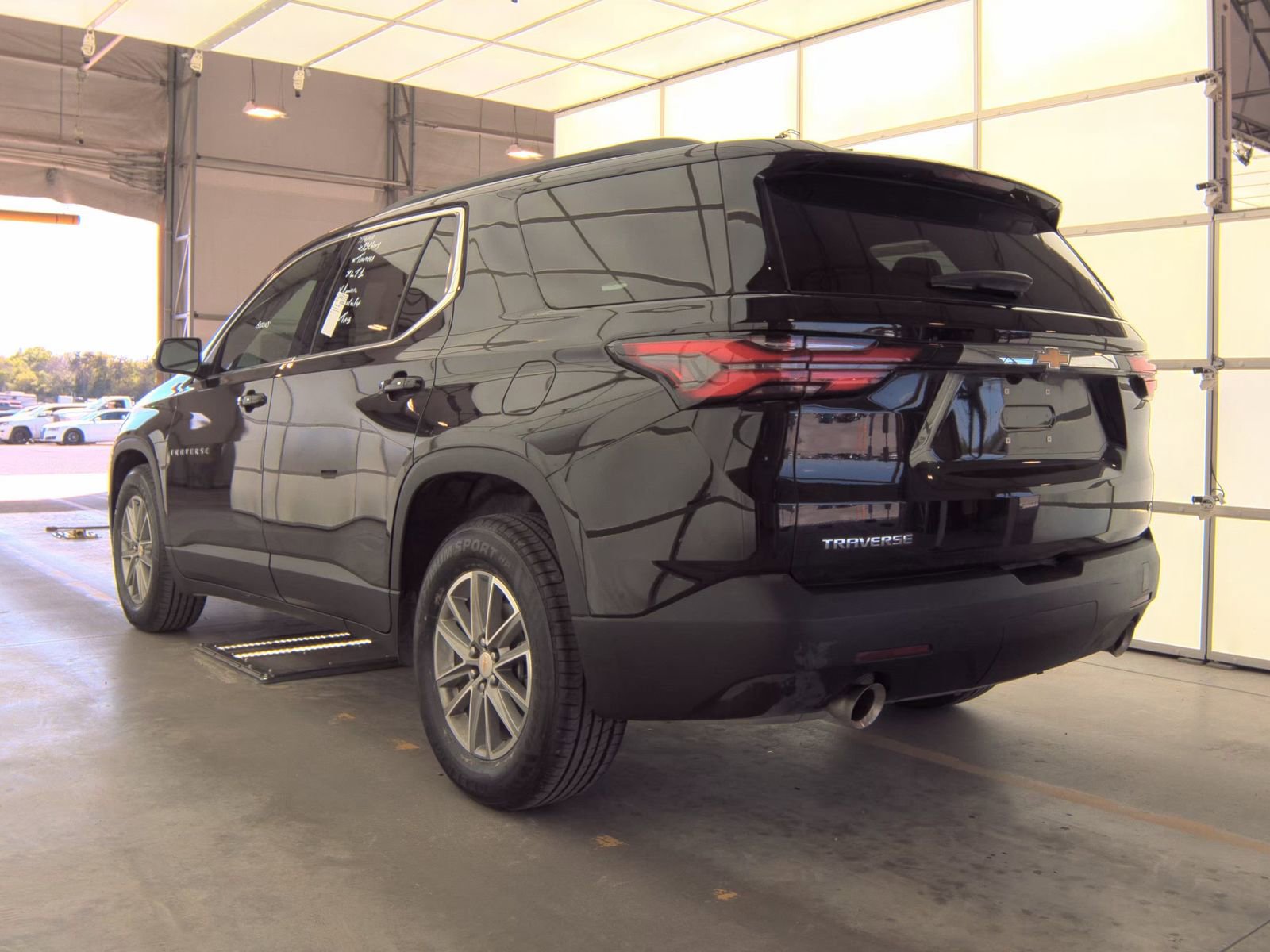 Used 2023 Chevrolet Traverse LT image 9