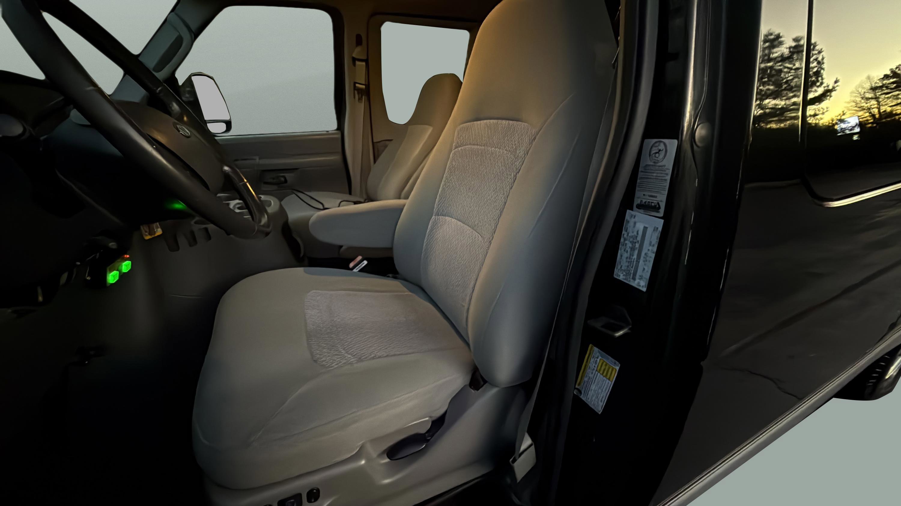 Used 2006 Ford E-150 and Econoline 150 Wagon image 21