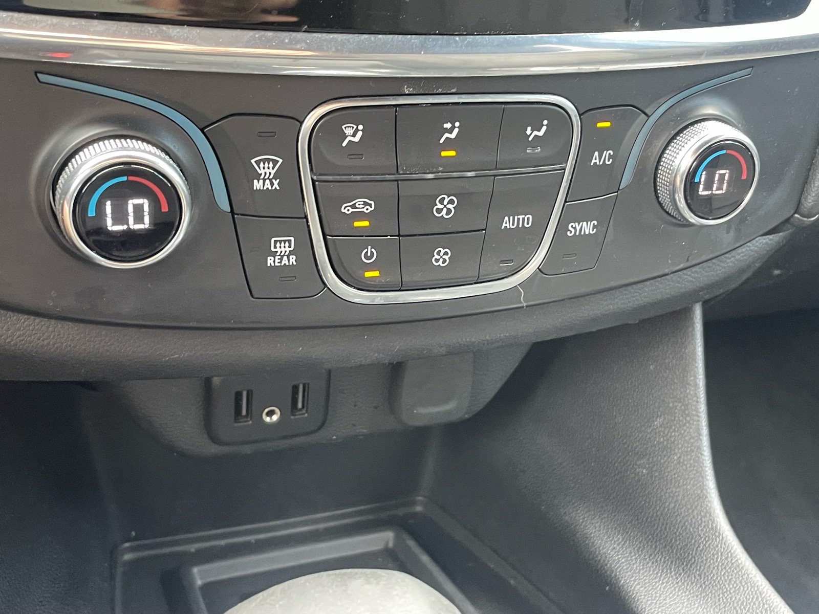 Used 2023 Chevrolet Traverse LT FWD image 13