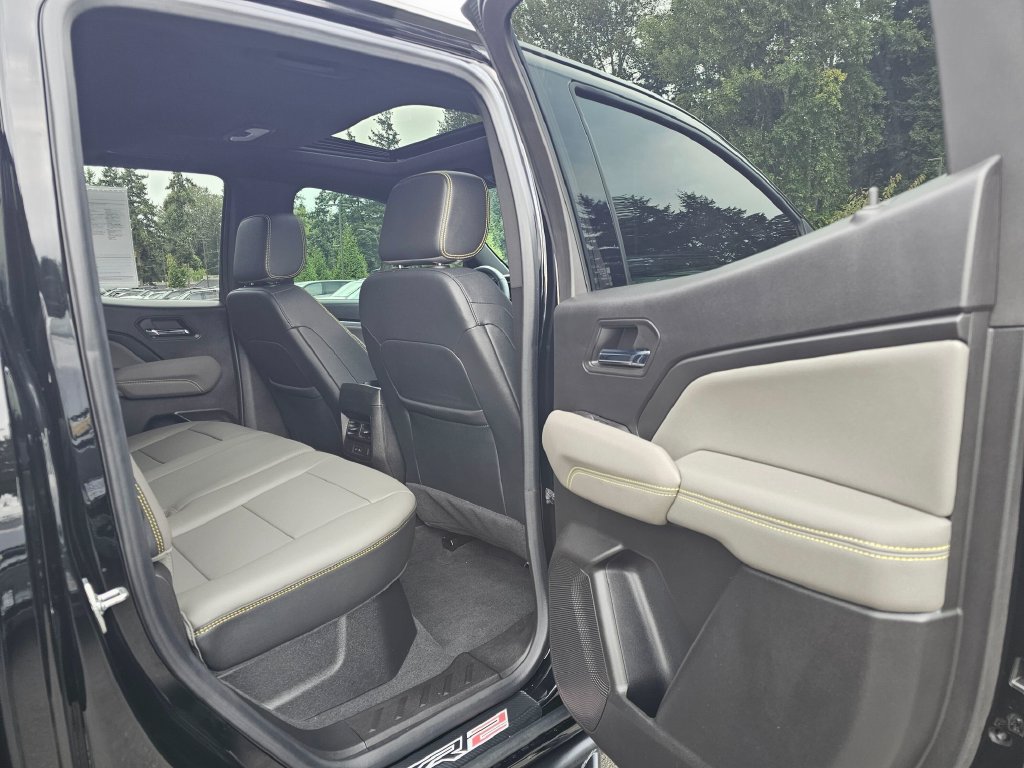 Used 2024 Chevrolet Colorado ZR2 w/ ZR2 Convenience Package III AWD/4WD image 15