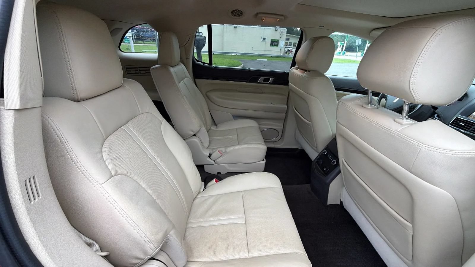 Used 2019 Lincoln MKT AWD image 60