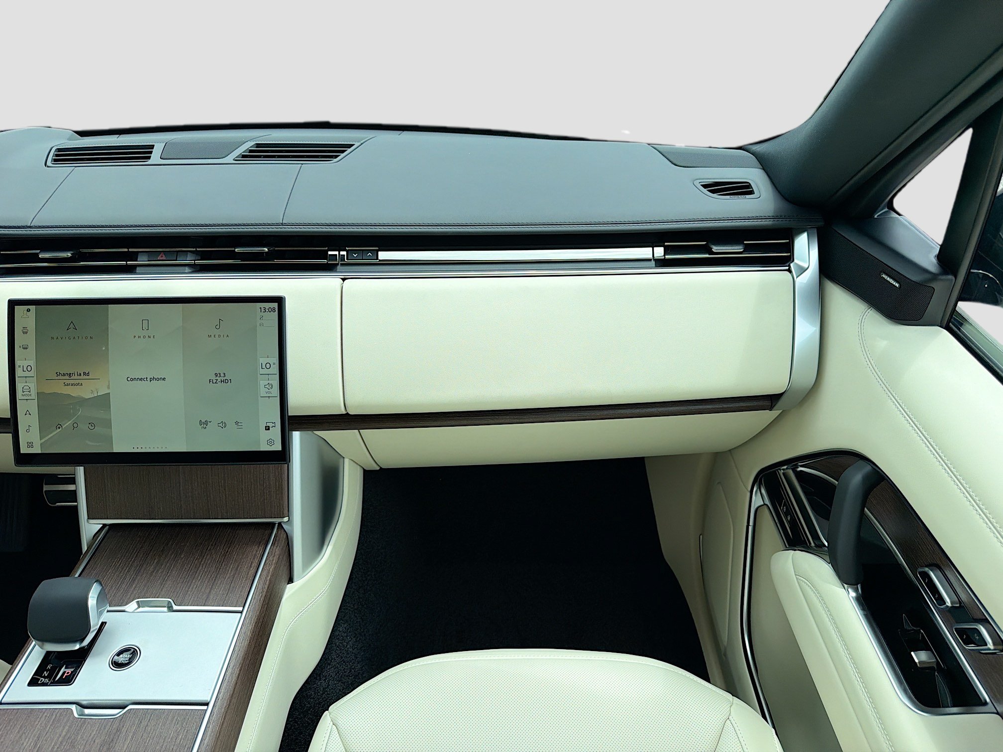 New 2026 Land Rover Range Rover Long Wheelbase SE AWD/4WD image 19