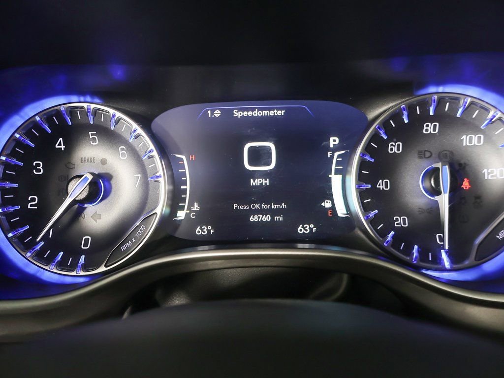 Used 2023 Chrysler Pacifica Touring-L image 38