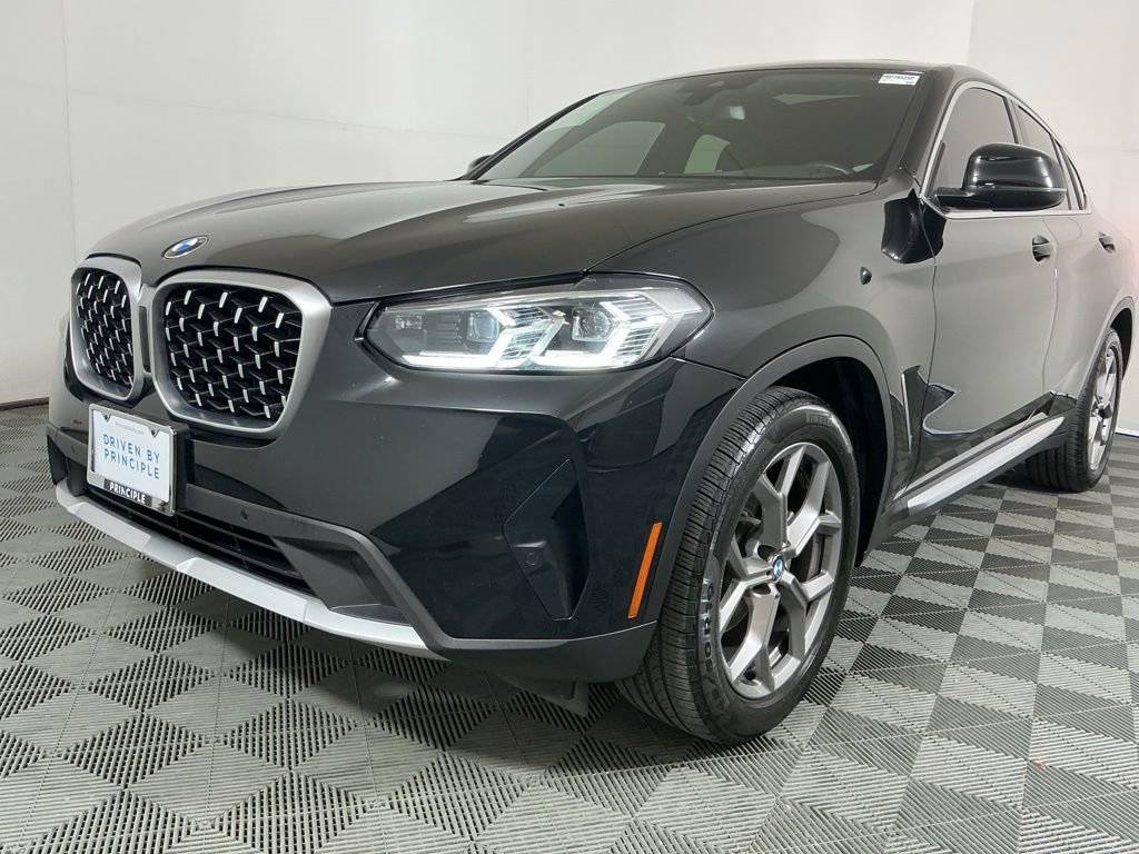 Certified 2023 BMW X4 xDrive30i w/ Convenience Package image 2