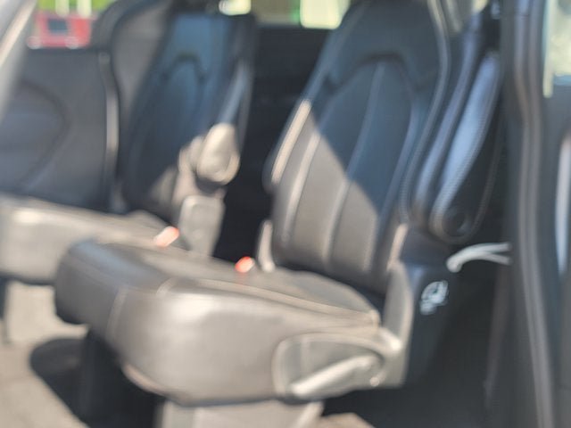 Used 2020 Chrysler Pacifica Touring-L Plus FWD image 17