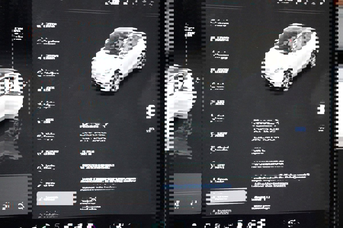 Used 2022 Tesla Model Y Long Range image 40