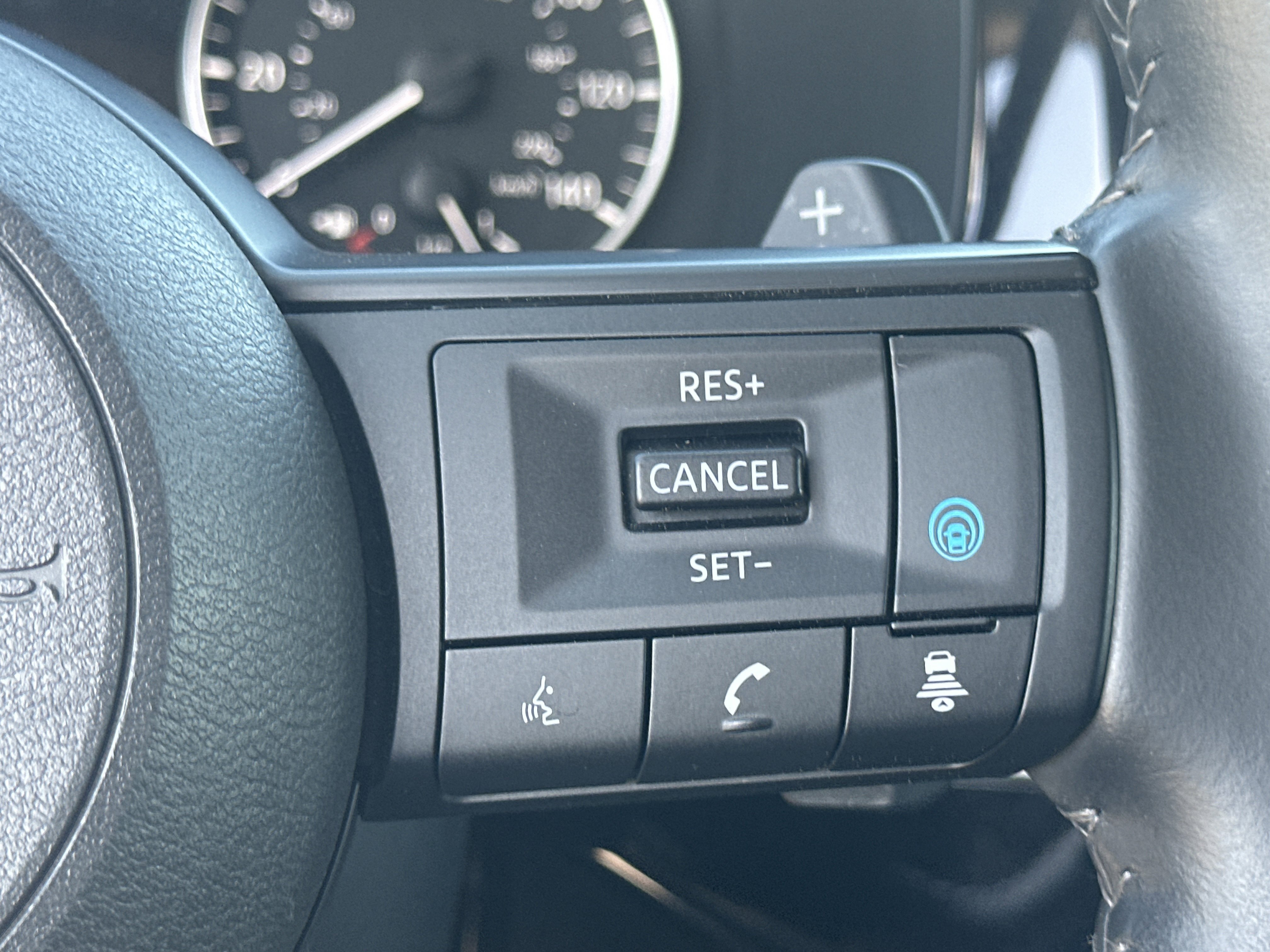 Used 2025 Nissan Pathfinder SV image 24