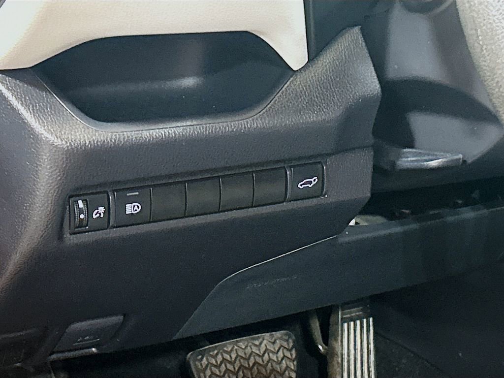 Used 2025 Toyota RAV4 XLE w/ Convenience Package FWD image 8