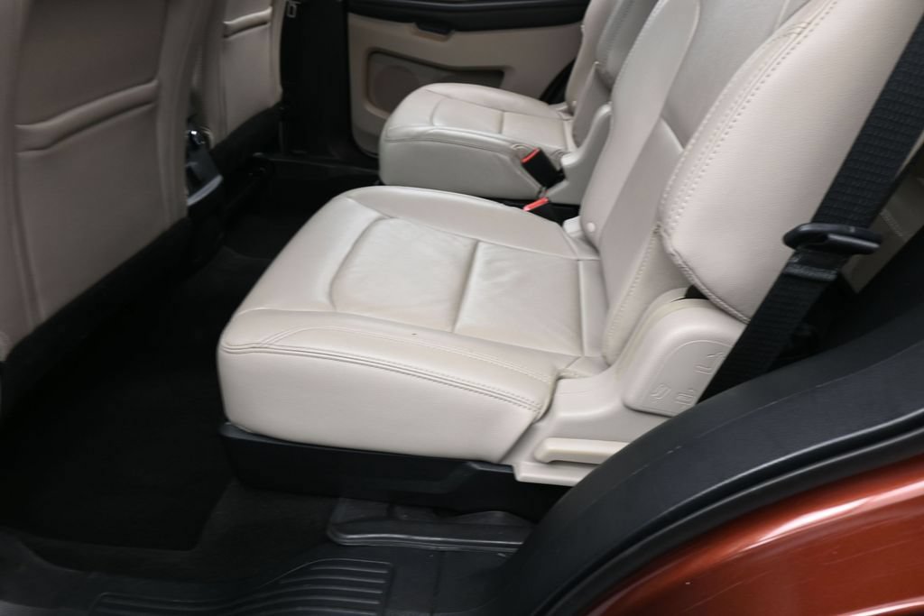 Used 2018 Ford Explorer XLT w/ Equipment Group 202A FWD image 30