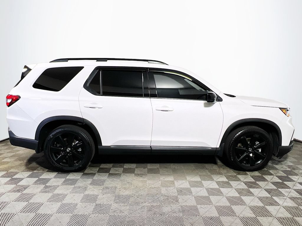 Used 2025 Honda Pilot Black Edition image 8