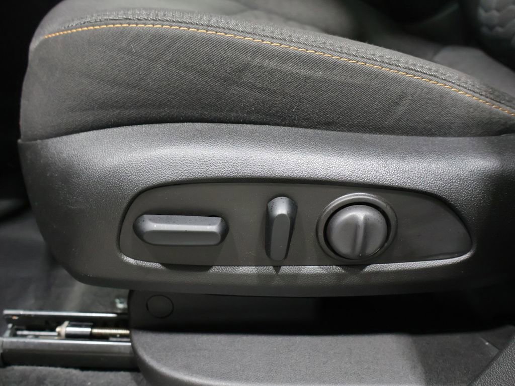 Used 2019 Chevrolet Equinox LT w/ Driver Convenience Package image 12