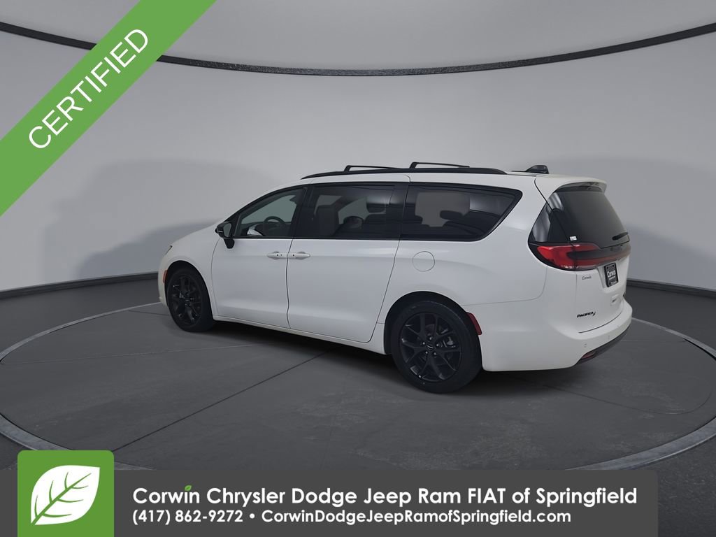 Certified 2025 Chrysler Pacifica Limited image 10