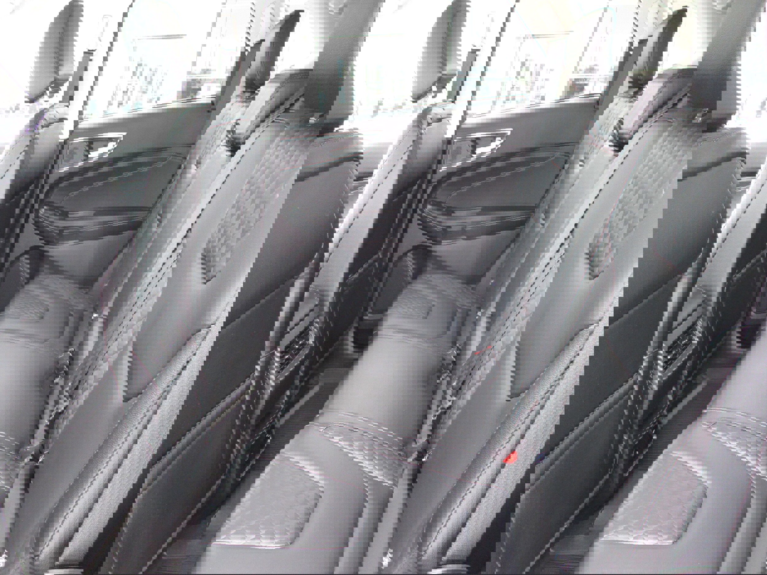 Used 2024 Ford Edge Titanium image 40