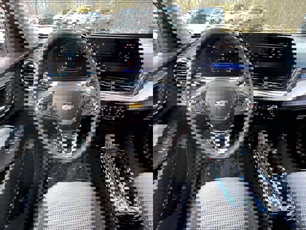Used 2025 Chevrolet Trax LT w/ LT Convenience Package FWD image 16
