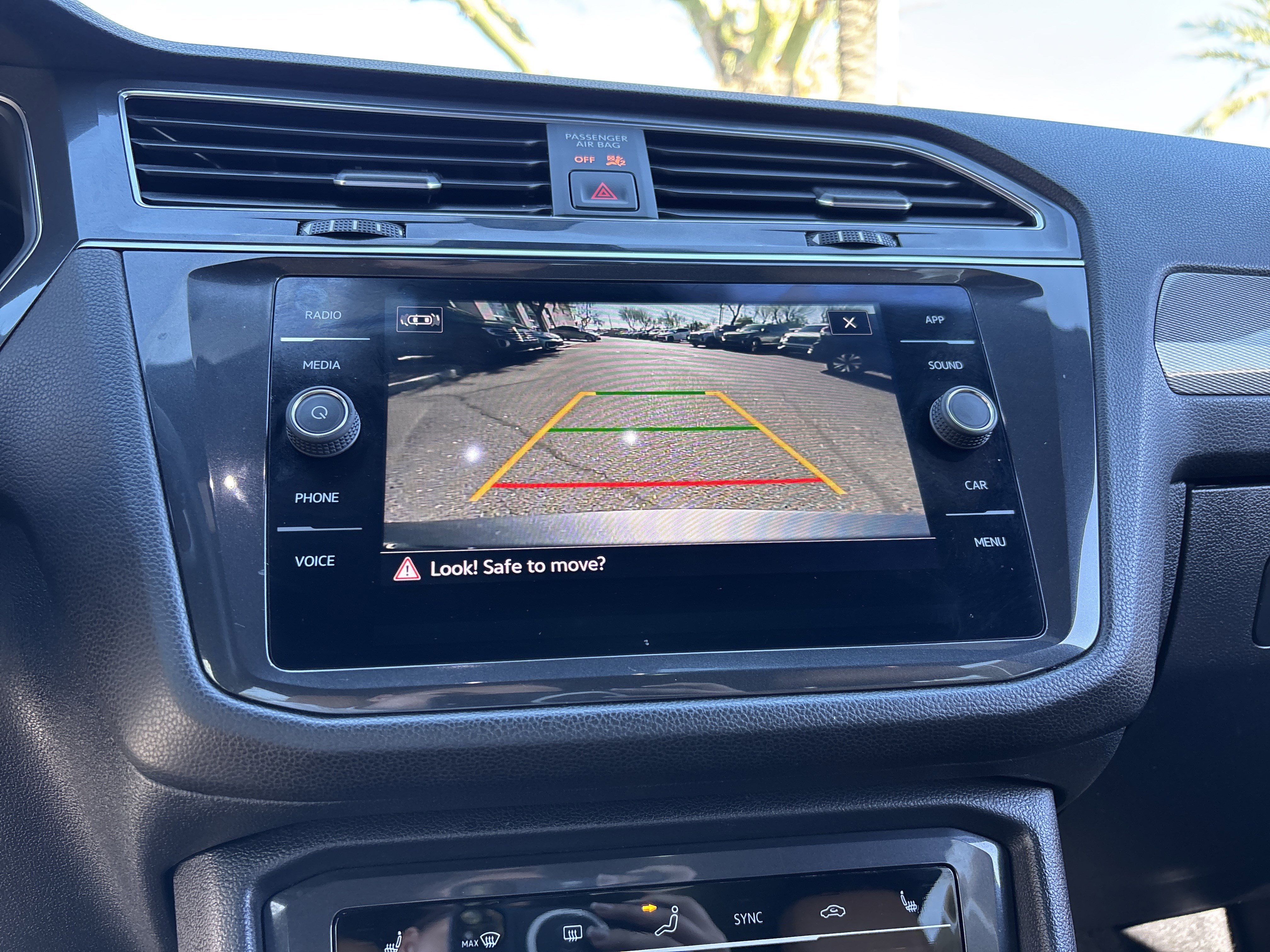 Used 2022 Volkswagen Tiguan SE image 23