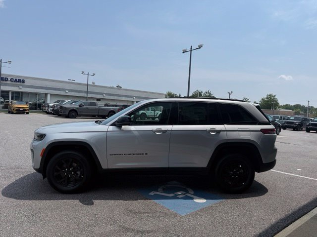 New 2026 Jeep Grand Cherokee Altitude AWD/4WD image 15