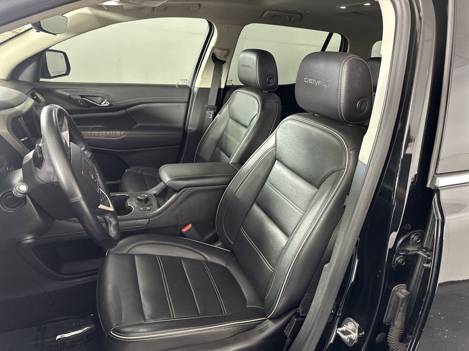 Used 2023 GMC Acadia Denali w/ Black Diamond Edition image 15