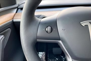 Used 2023 Tesla Model Y Long Range AWD/4WD image 21