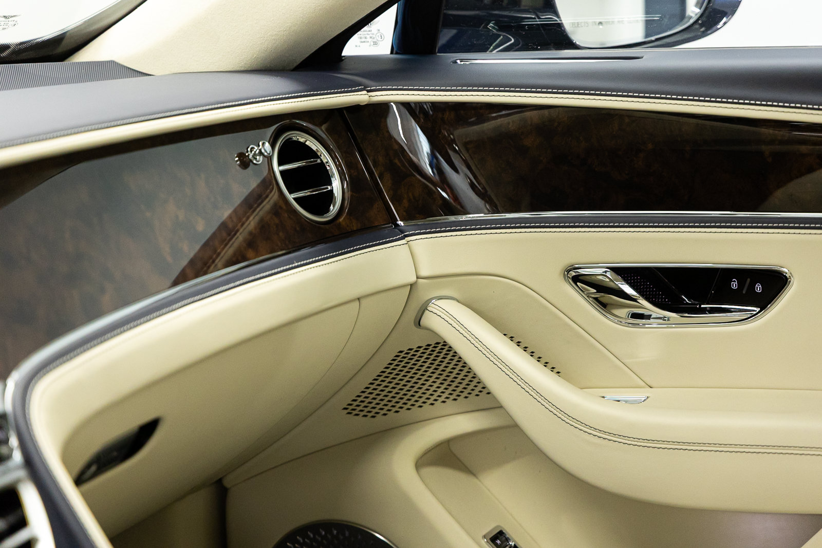 New 2026 Bentley Flying Spur Plug-In Hybrid AWD/4WD image 38