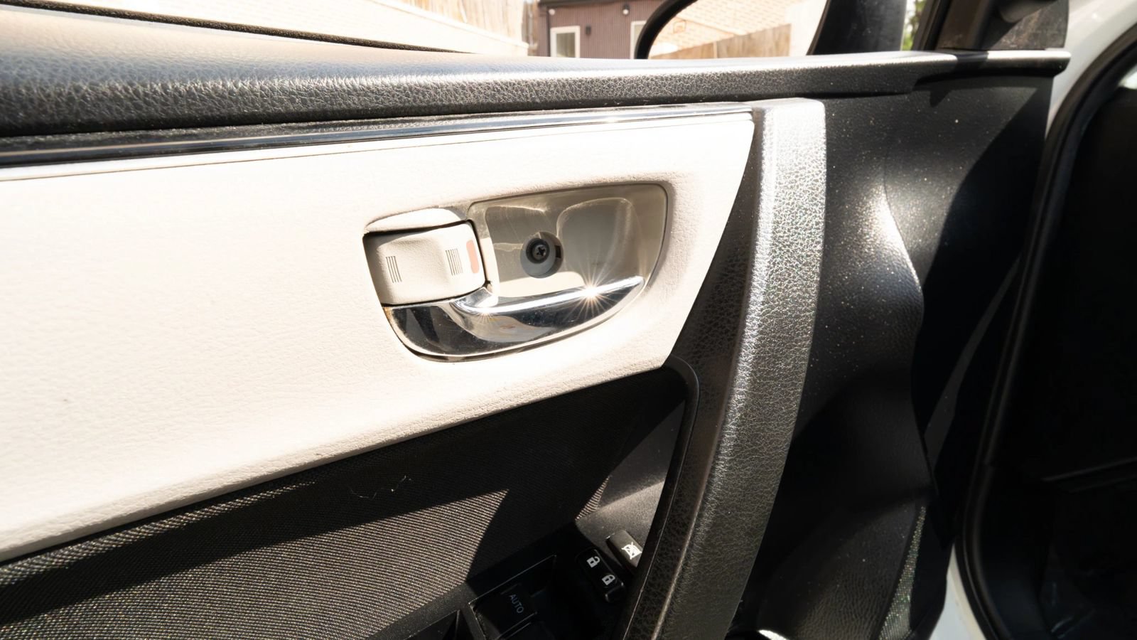 Used 2019 Toyota Corolla LE FWD image 29