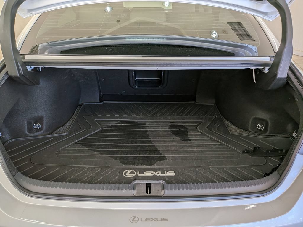 Used 2025 Lexus ES 300h w/ Premium Package FWD image 32