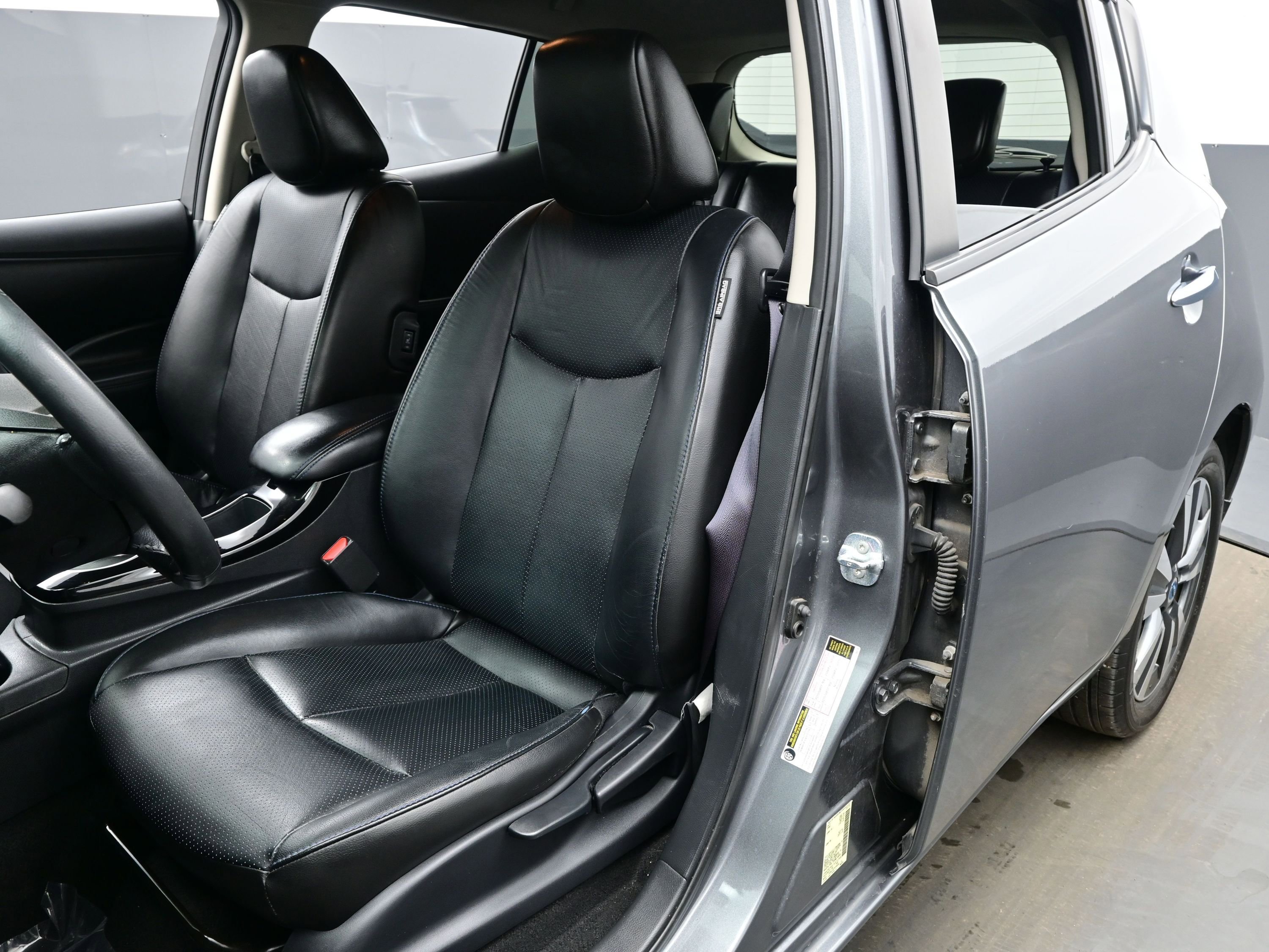 Used 2014 Nissan Leaf SL image 11